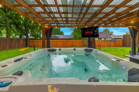 Hot Tub, Hot Tub, Evening entertainment