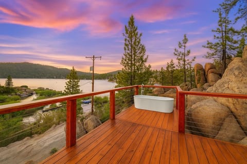 Luxe Lakefront with Hot Tub, Fire Pit, Game Room, Boat Dock House in Big Bear