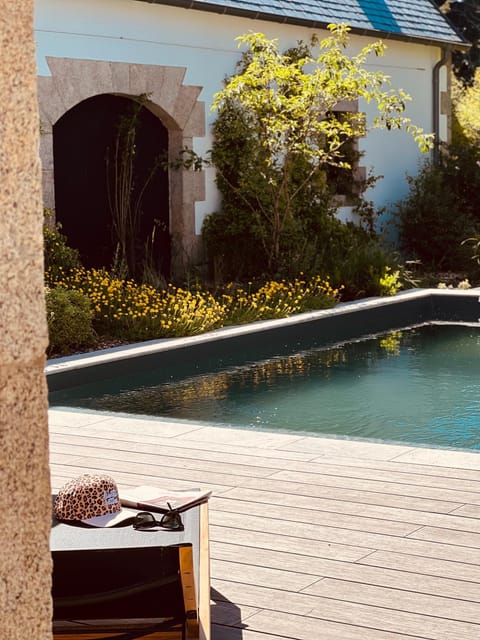 Pool view, Swimming pool, sunbed