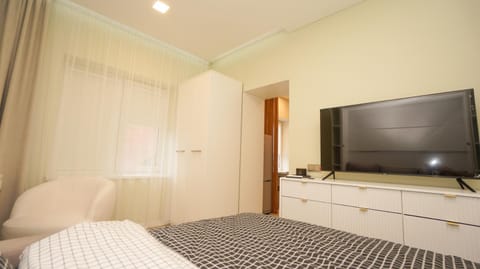 Communal lounge/ TV room, Bed, TV and multimedia, Living room, Photo of the whole room, Bedroom, flat iron, wardrobe