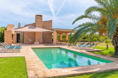 Property building, Garden, Pool view, Swimming pool