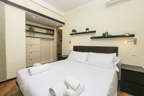 Bed, Photo of the whole room, Bedroom, towels, wardrobe, air conditioner