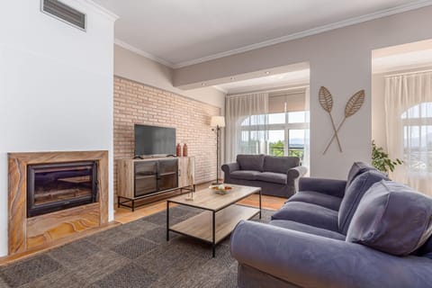 Communal lounge/ TV room, TV and multimedia, Living room, Seating area, Evening entertainment, fireplace