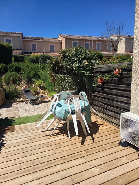 Balcony/Terrace, Garden view, air conditioner