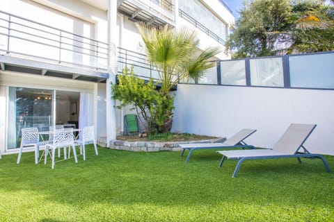Property building, Balcony/Terrace, Living room