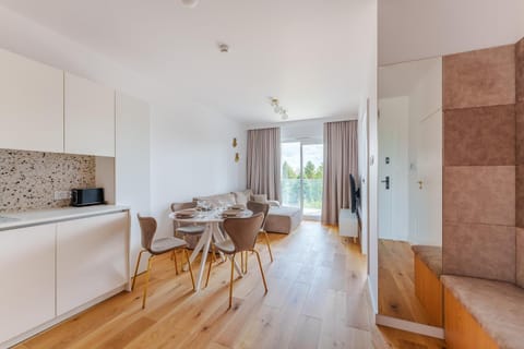 Kitchen or kitchenette, Living room, Seating area, Dining area