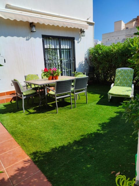 Property building, Garden, Garden, Balcony/Terrace, Garden view
