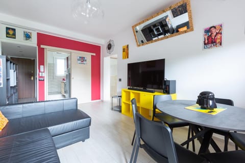 TV and multimedia, Living room, Dining area