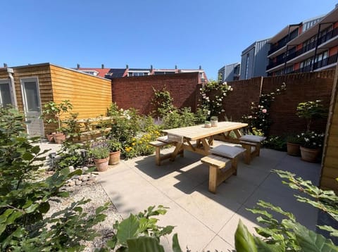 Garden, Seating area
