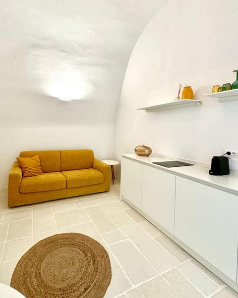 Kitchen or kitchenette, Living room, Seating area