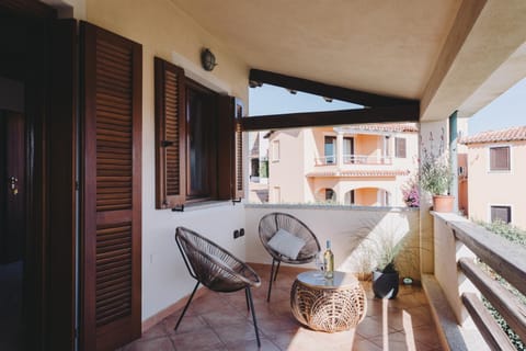 Property building, View (from property/room), Balcony/Terrace, Living room, Dining area