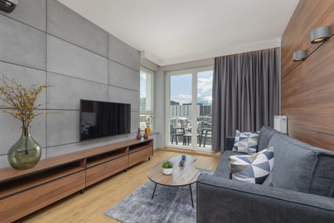 TV and multimedia, Living room, Seating area, Evening entertainment