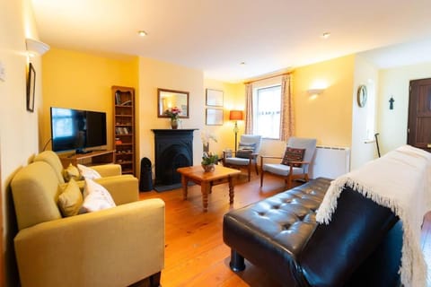 Dingle Town Cottage - Tigh Peig House in Dingle