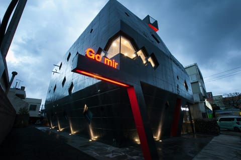 Facade/entrance, Off site