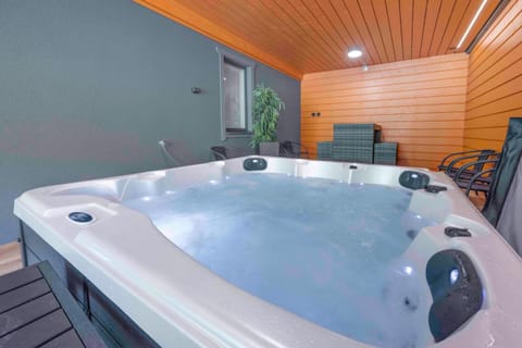 Patio, Hot Tub, Bath