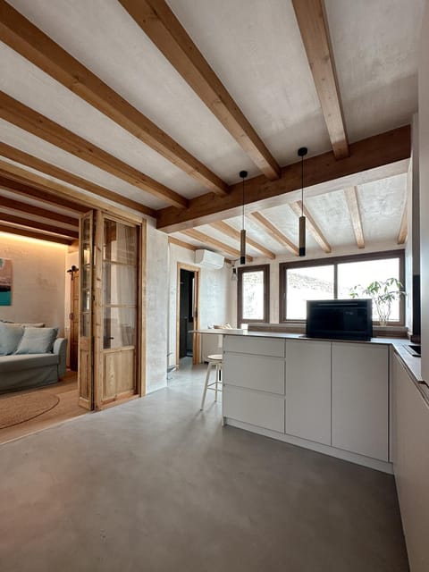 Kitchen or kitchenette, Living room, Seating area