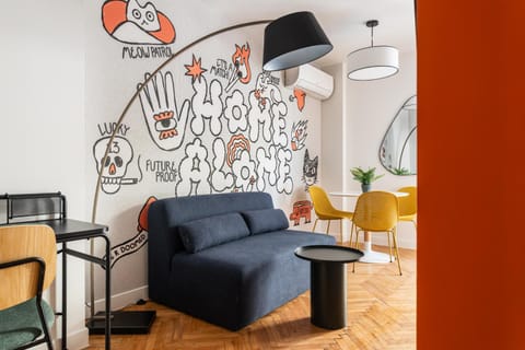 Living room, Seating area