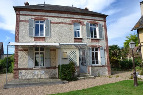 Property building, Patio