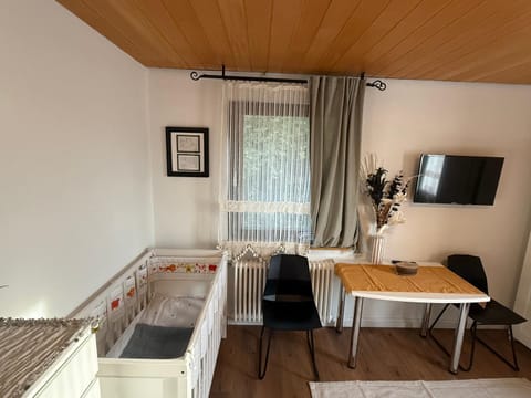 TV and multimedia, Bedroom, cot