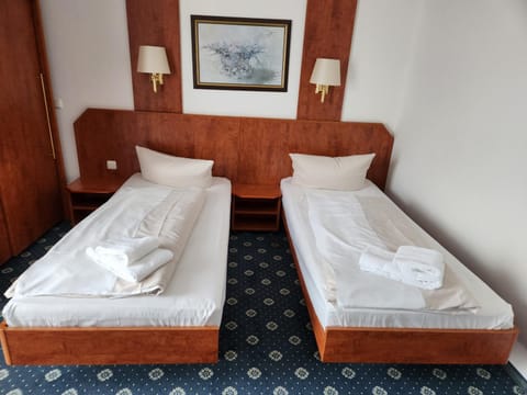 Hotel Hoyers in Pinneberg, Free Parking and WiFi Hotel in Hamburg