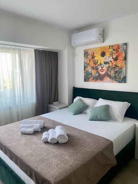 Bed, Photo of the whole room, Bedroom, towels, air conditioner
