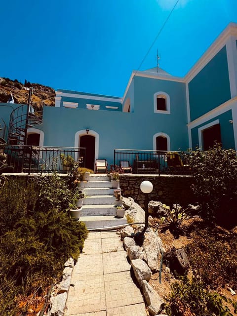 Property building, Facade/entrance, Day