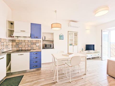 Property building, Kitchen or kitchenette, Living room