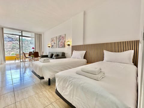 Bed, Living room, Photo of the whole room, Dining area, towels