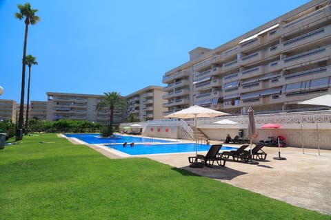 Property building, Swimming pool, Swimming pool