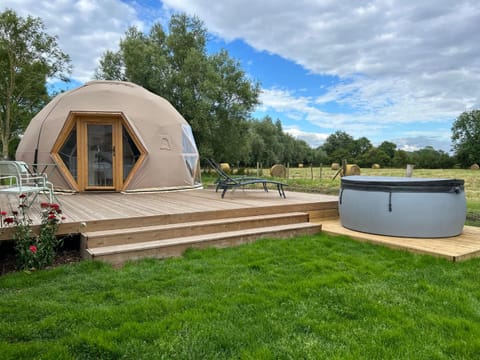 Patio, Spa and wellness centre/facilities