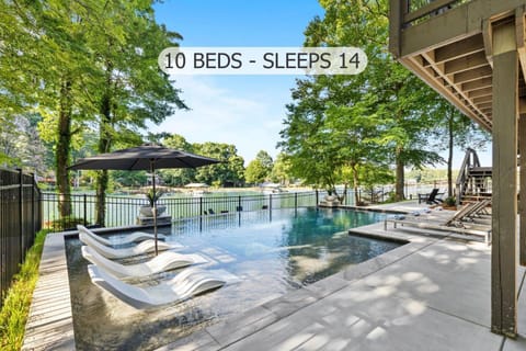 Pool view, Swimming pool, sunbed
