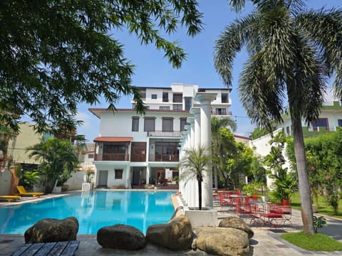 Garden view, Pool view, Swimming pool, sunbed