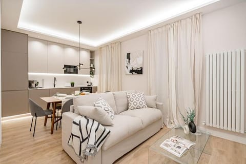 Kitchen or kitchenette, Living room, Seating area, Dining area