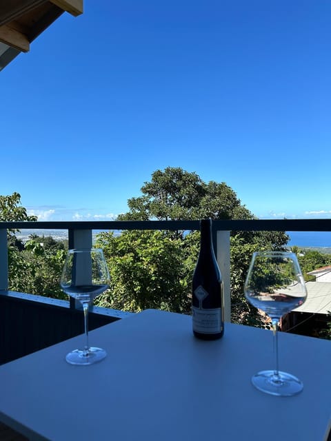 Natural landscape, View (from property/room), Balcony/Terrace, Dining area, Sea view