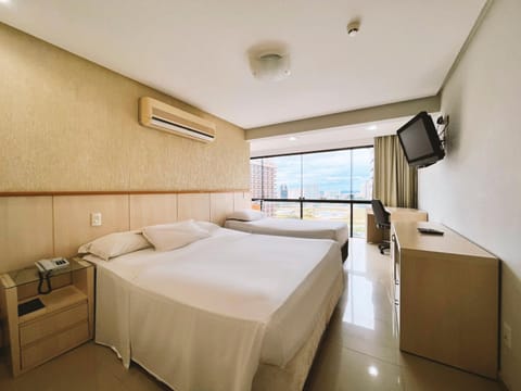 Bed, TV and multimedia, Photo of the whole room, air conditioner