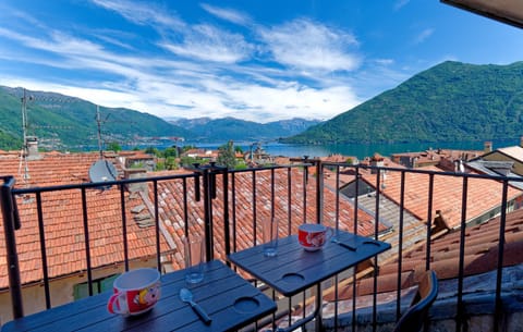 View (from property/room), Balcony/Terrace, Lake view