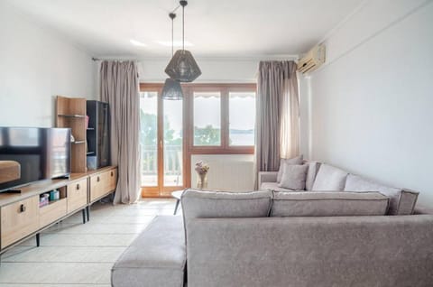 Summer, Living room