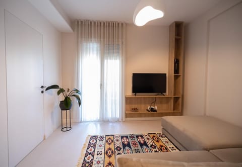 Communal lounge/ TV room, TV and multimedia, Living room, Seating area, Evening entertainment