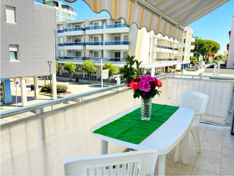 Balcony/Terrace, furniture