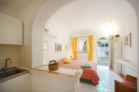 Bed, Kitchen or kitchenette, Photo of the whole room, Bedroom