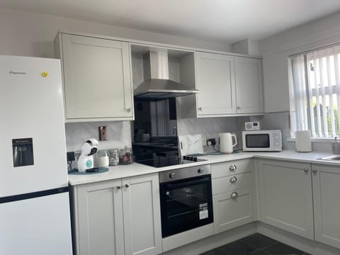 Belfast Grand Central Living 5 Minutes Walk From Grand Central Station House in Belfast