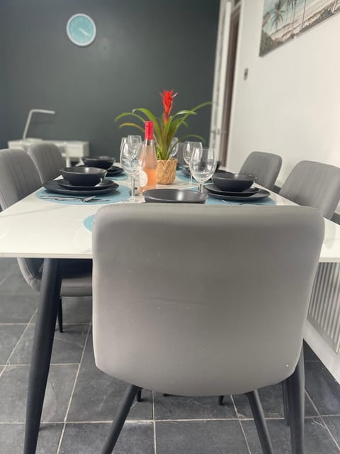 Belfast Grand Central Living 5 Minutes Walk From Grand Central Station House in Belfast