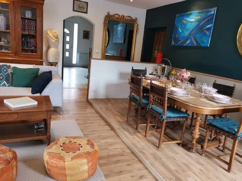 Grande maison de Touraine avec piscine chauffée House in Centre-Val de Loire