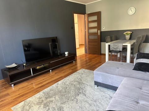 Communal lounge/ TV room, TV and multimedia, Living room, Seating area, Evening entertainment