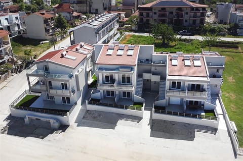 Property building, Day, Neighbourhood, Street view, Location