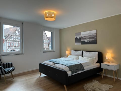 Bed, Seating area, Bedroom