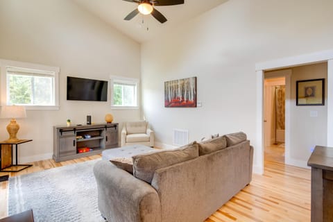 Peaceful Hendersonville Home Less Than 2 Mi to Main St! House in Hendersonville