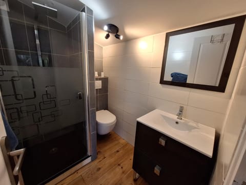 Chalet dans jardin privatif Bed and Breakfast in Caen