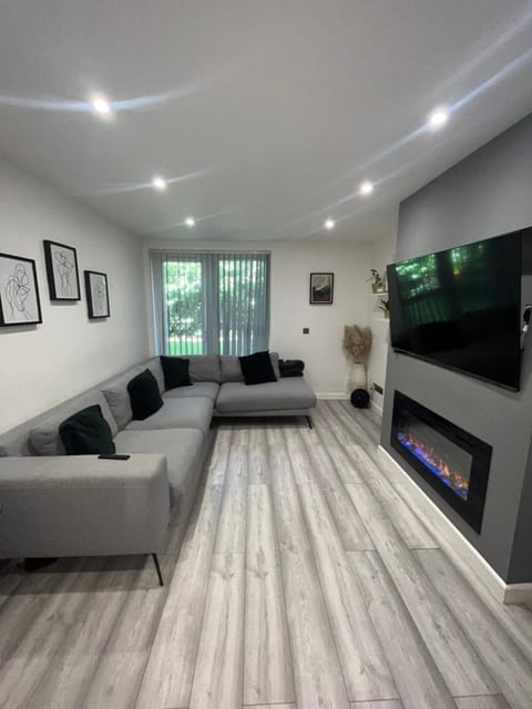 Communal lounge/ TV room, TV and multimedia, Living room, Seating area