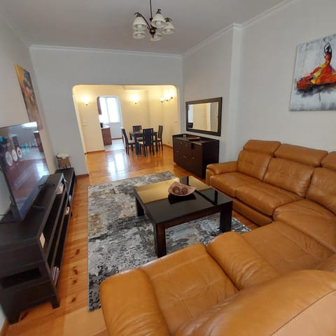 Communal lounge/ TV room, TV and multimedia, Living room, Seating area